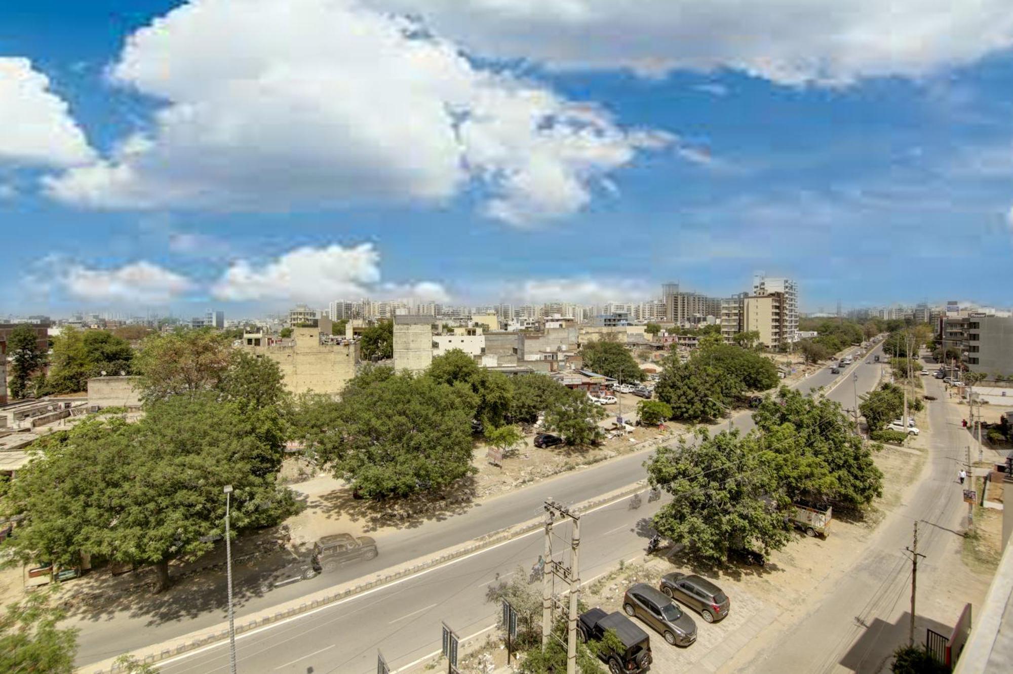 Saltstayz Premier - Near Golf Course Road & Sector 57 Gurgaon Extérieur photo